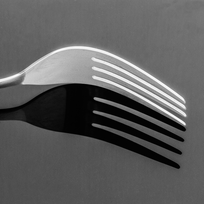 Black and white picture of the fork on a black pice of plexiglass