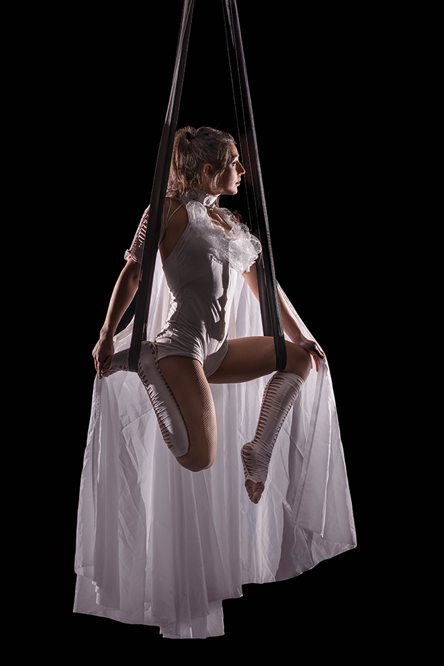 Circus artist Zoja Dravai on straps