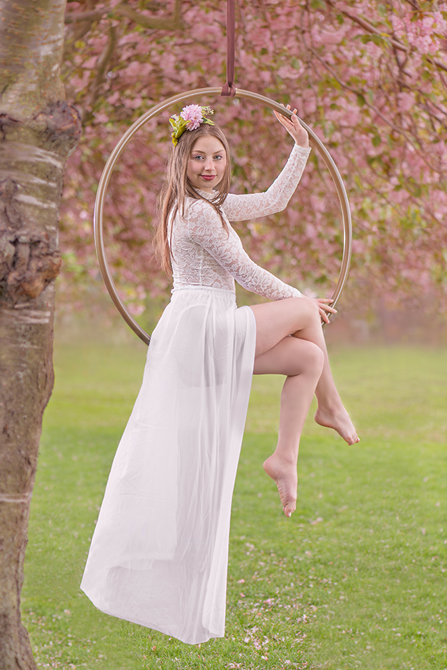 Circus Artist Miss Mango at the Meadows Edinburgh