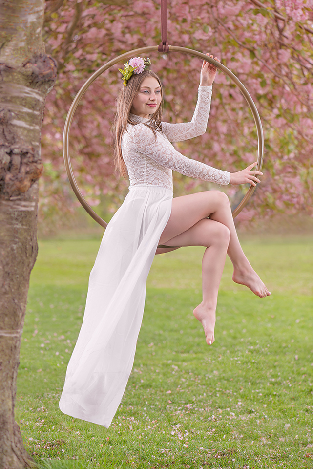 Circus Artist Miss Mango at the Meadows Edinburgh