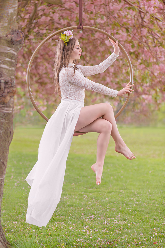 Circus Artist Miss Mango at the Meadows Edinburgh