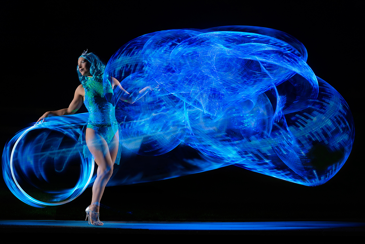 Circus Artist Jusztina Hermann with LED hoop, image no 03