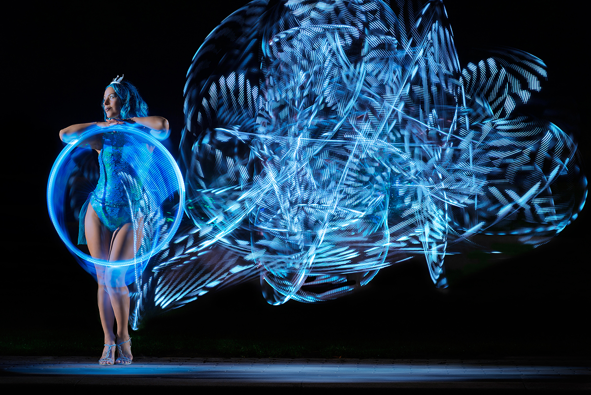 Circus Artist Jusztina Hermann with LED hoop, image no 04