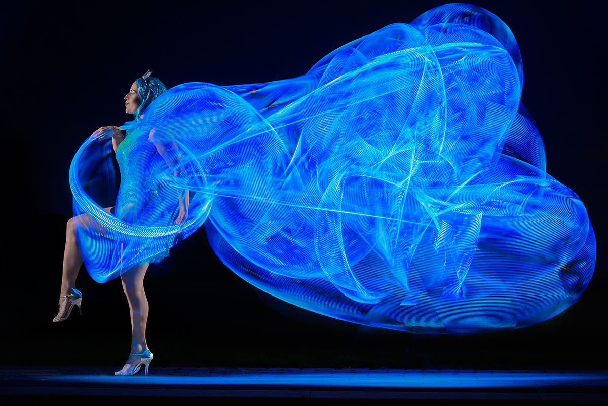 Circus Artist Jusztina Hermann with LED hoop, image no 05