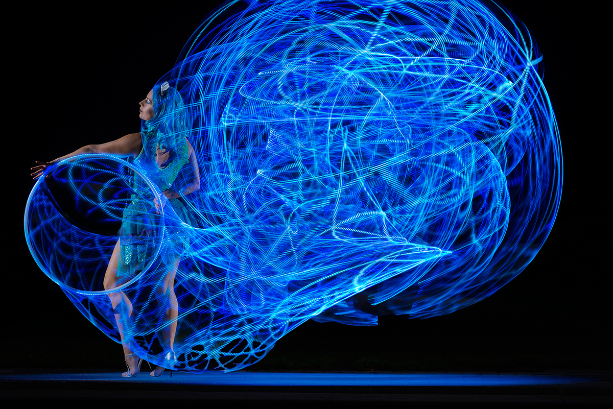 Circus Artist Jusztina Hermann with LED hoop, image no 07