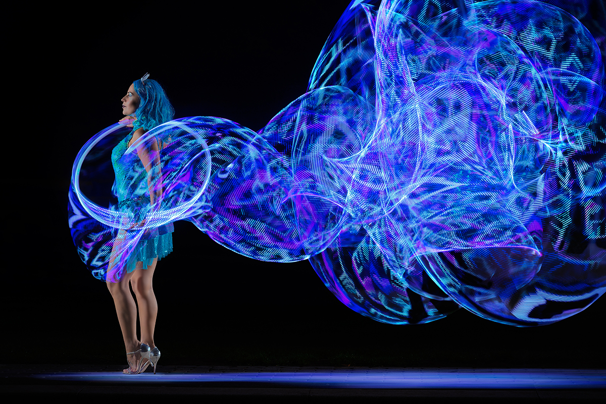 Circus Artist Jusztina Hermann with LED hoop, image no 08