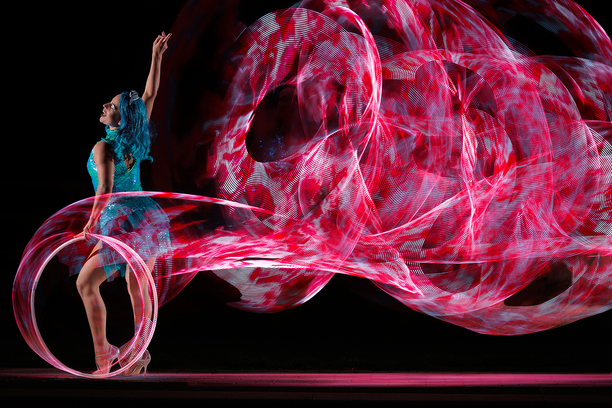 Circus Artist Jusztina Hermann with LED hoop, image no 09