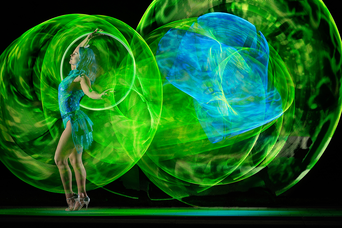 Circus Artist Jusztina Hermann with LED hoop, image no 12