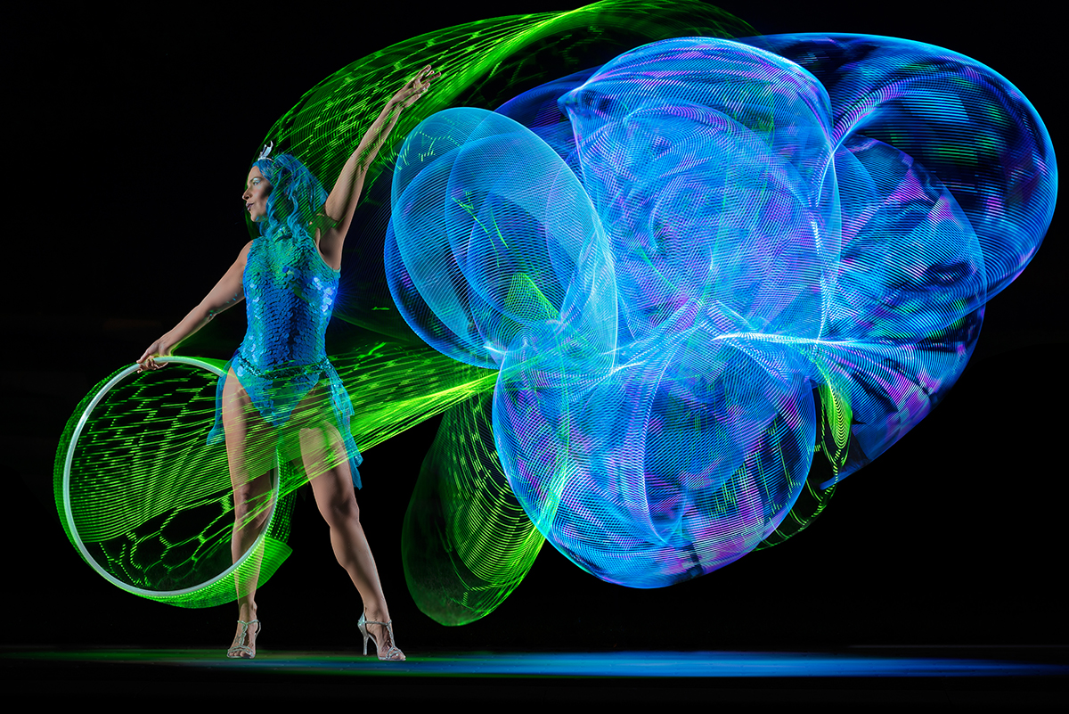 Circus Artist Jusztina Hermann with LED hoop, image no 21