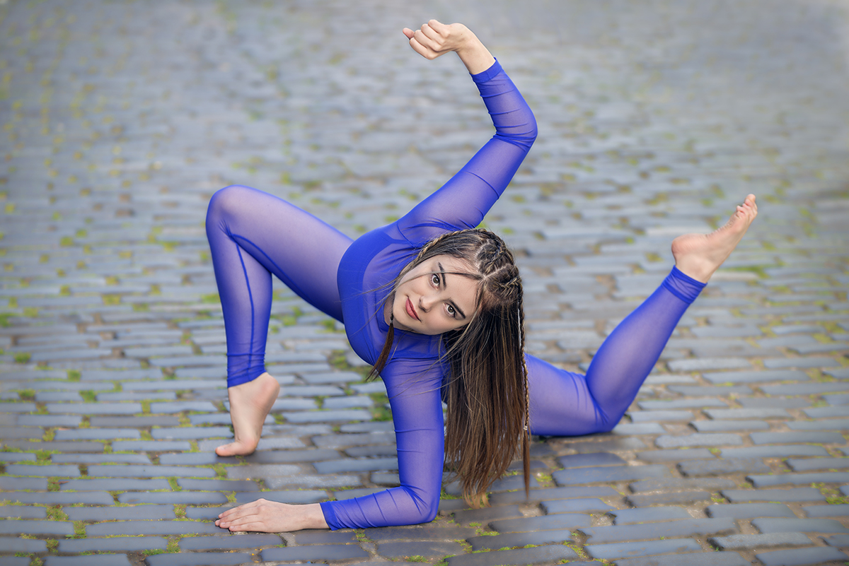 Dancer Rebeka on CIrcus Lane, Edinburgh. Image 5